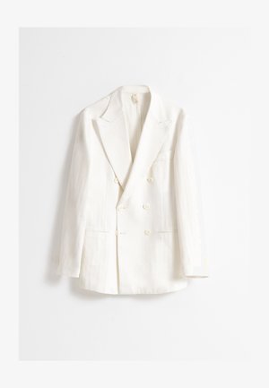 Blazer blanco cruzado con solapas de pico, seis botones y dos bolsillos frontales, mostrado plano sobre un fondo blanco.