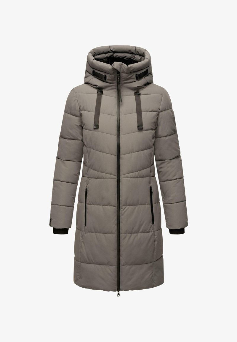 Pelēka mīkstināta jaka ar augstu apkakli, regulējamu kapuci, quilted faktūru, sānu rāvējslēdzēja kabatām un melnu rāvējslēdzēja akcentu. Garas piedurknes ar aprocēm.