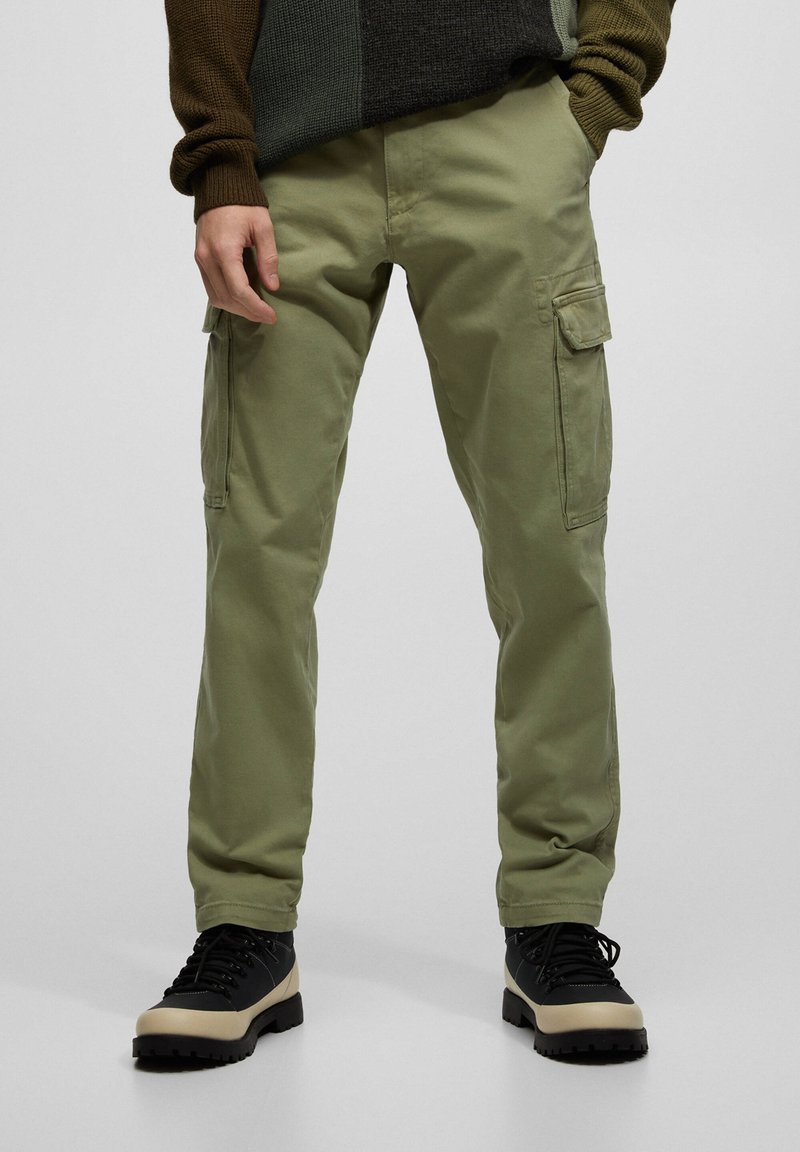 PULL&BEAR BASIC Cargo trousers dark green Zalando.ie