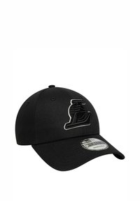 Schwarze Kappe mit erhobenem, gesticktem Logo, gebogenem Schild und verstellbarem Rücken. Hergestellt aus einem Stoff mit glatter Textur und strukturiertem Design.