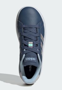 adidas Sportswear GRAND  LIFESTYLE - Walking trainers - preloved ink   cloud white   clear sky