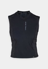 Haut de sport noir sans manches Nike Trail avec fermeture éclair frontale et panneaux latéraux texturés, conçu pour la course sur sentier.