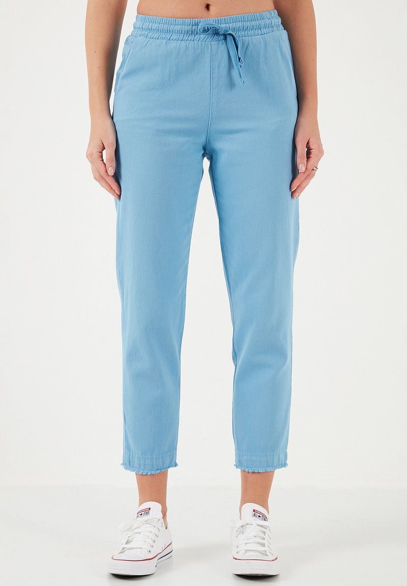 LELA REGULAR FIT - Hlače - light blue