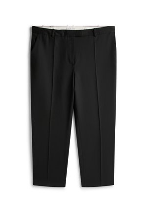 Pantalones negros ajustados con un frente plano, dos pliegues y una textura suave. La cinta de la cintura incluye un forro de patrón sutil.