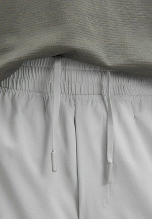 lululemon PACE BREAKER LINERLESS 23CM - Sports shorts - silver drop