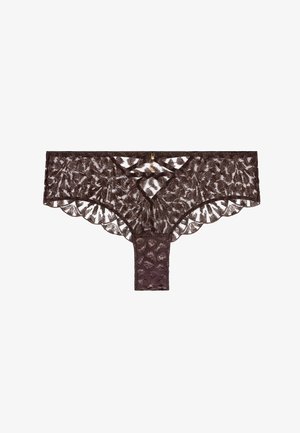 Sous-vêtements pour femmes en dentelle marron avec des motifs floraux et des bords festonnés, présentant un petit charme en or au centre de la ceinture avant.