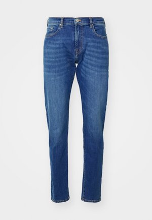 Blaue Denim-Jeans mit geradem Bein, versehen mit subtilen Verwaschungen, im Fünf-Taschen-Stil und einem metallischen Knopfverschluss an der Taille.
