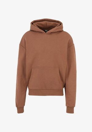 Sweatshirt à capuche marron en tissu doux. Comprend une poche avant, des poignets côtelés et un design décontracté. Texture lisse, sans motifs.