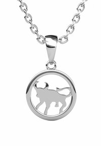 Collana in argento con pendente circolare caratterizzato da una silhouette di toro ritagliata. La texture liscia e la finitura lucida ne esaltano il design.