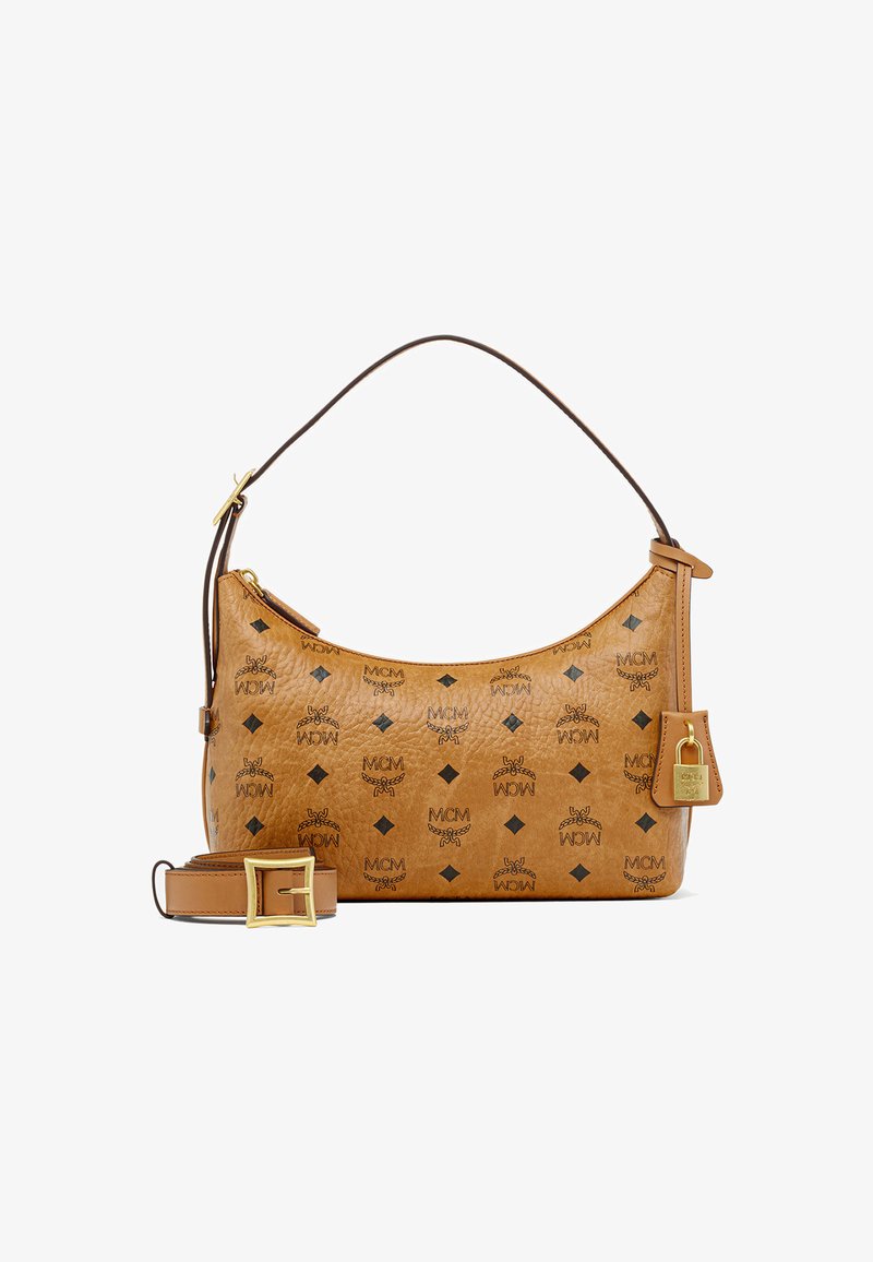 Borsa a spalla in pelle color cuoio con design curvo, pattern logo impresso, dettagli marroni e un lucchetto in tonalità oro con tracolla rimovibile.