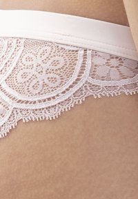 Thumbnail Image 4
