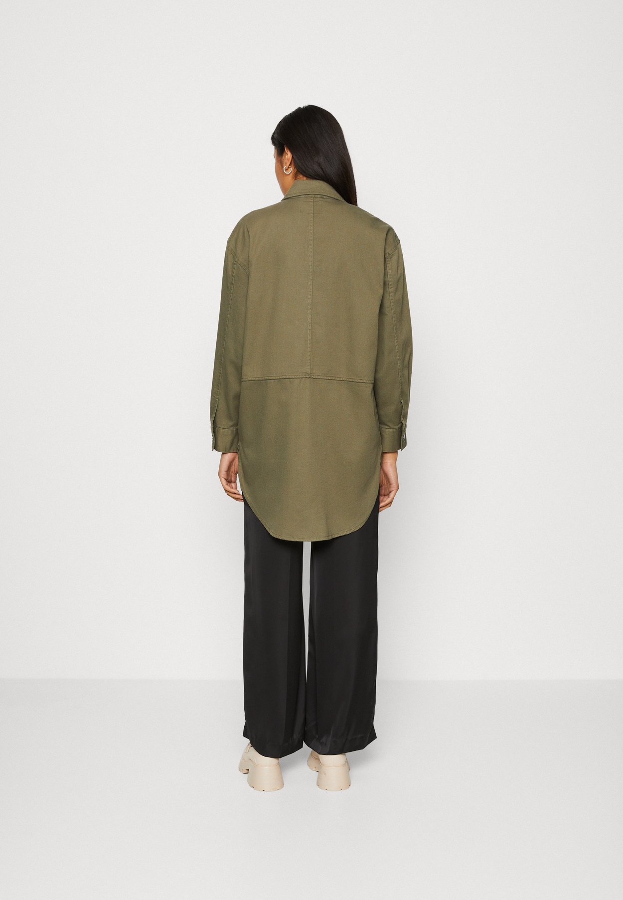 ONLDREW SHACKET