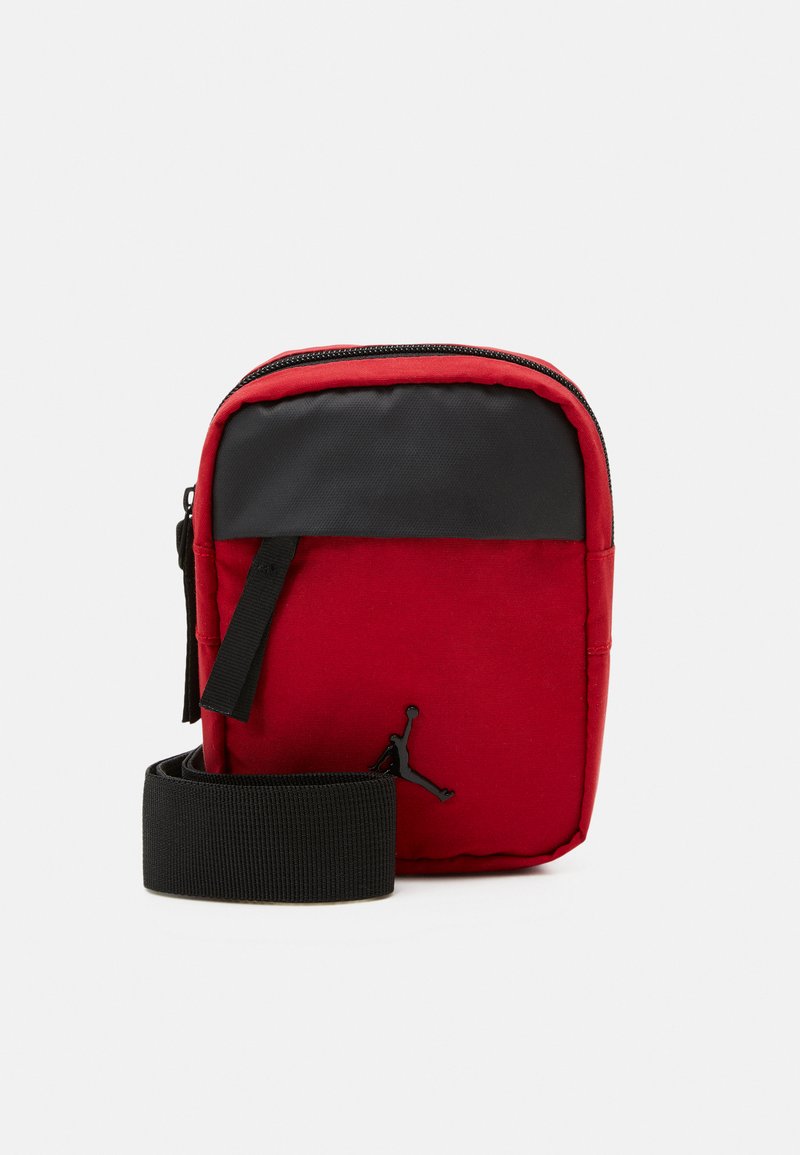 Jordan - JAN AIRBORNE HIP BAG UNISEX - Geantă crossbody - gym red, Extindeți