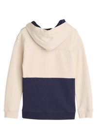 Hoody in crème en navy, met een kleurblokontwerp, zachte textuur en een kangoeroezak aan de voorkant.