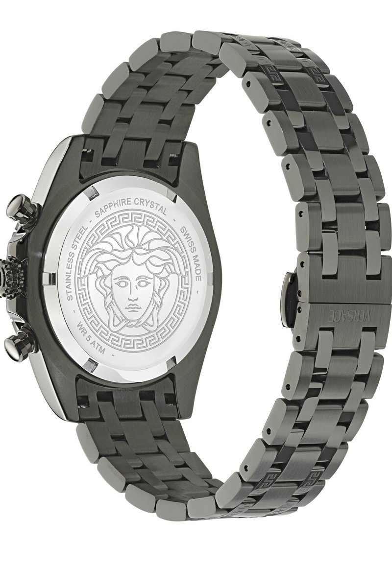 Orologio da polso in acciaio inossidabile nero con testa di Medusa incisa sul retro e logo Versace sulla chiusura del bracciale in metallo.