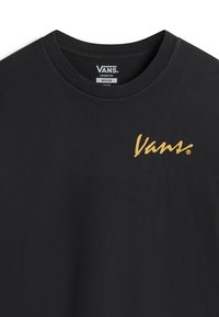 Černé tričko s krátkým rukávem vyrobené z bavlny s volným střihem. Na levé části hrudi se nachází zlaté logo "Vans".