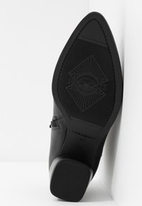 Vagabond Boots à talons - black