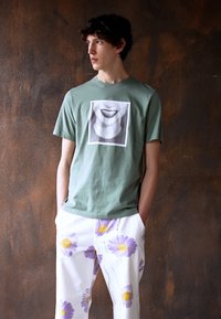 WOOD WOOD SAMI SMILE - T-shirt estampada - light green