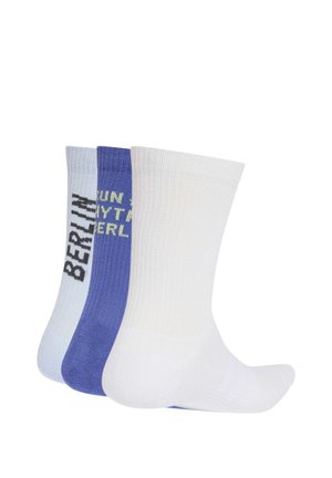 Set di tre calzini crew in bianco, azzurro chiaro e viola, con il testo "BERLIN" visibile sul calzino azzurro chiaro.