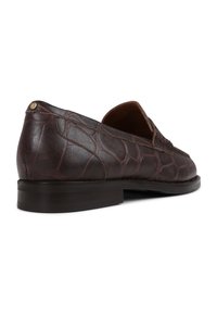 Brown leather loafers with a crocodile texture, feature a low heel and a decorative seam along the upper, complemented by a subtle logo accent.