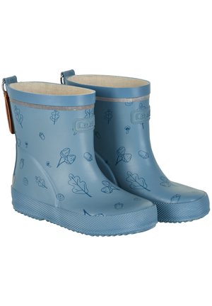 Bottes en caoutchouc bleues avec un motif botanique, semelles texturées et bande d'accent en argent en haut. Comprend un logo sur le devant et une boucle beige.