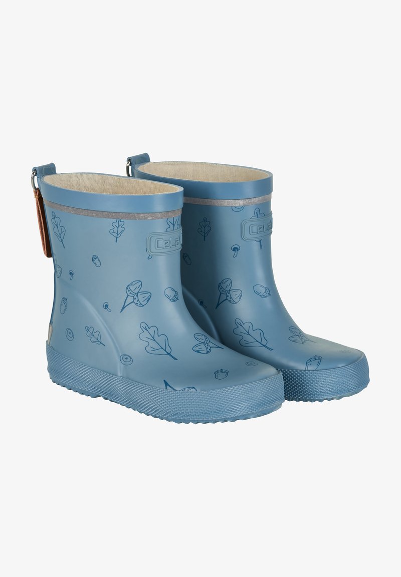 Bottes en caoutchouc bleues avec un motif botanique, semelles texturées et bande d'accent en argent en haut. Comprend un logo sur le devant et une boucle beige.