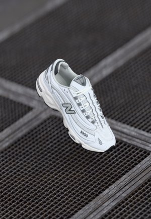 M1000 UNISEX - Trainers - white