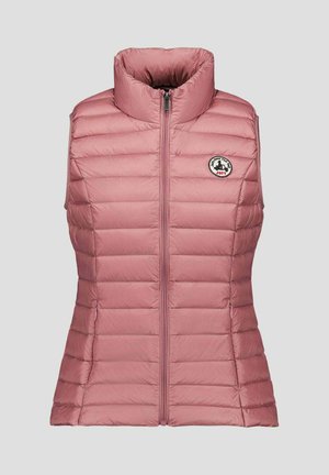 Chaleco acolchado rosa con cuello alto, cremallera frontal y parche con logo en el pecho. Cuenta con paneles horizontales acolchados para aislamiento.