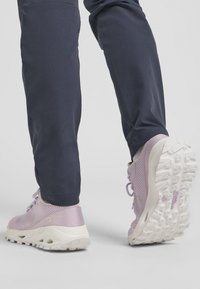 Jack Wolfskin PRELIGHT VENT W - Chaussures de running sur route - pale lavendar