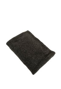 Cojín de fieltro gris oscuro con forma rectangular, textura suave y un borde ligeramente elevado a lo largo de un lado.