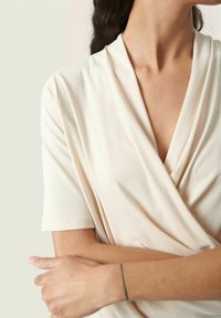 Soaked in Luxury SLColumbine Wrap - Paprasti marškinėliai - sandshell