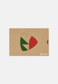 Paquete de cartón reciclado con una ventana en forma de triángulo recortada que muestra formas verdes y rojas; incluye el logo de "Zalando" en blanco.