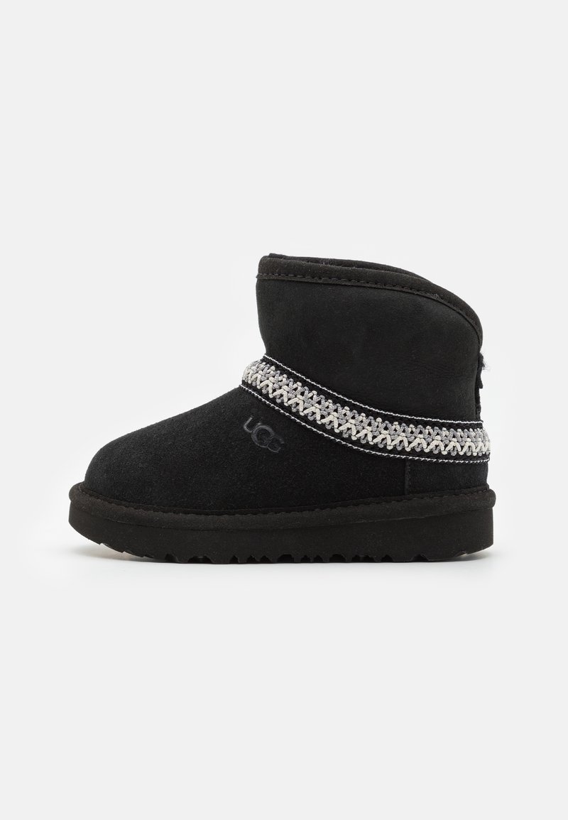 UGG CLASSIC MINI CRESCENT UNISEX - Klasszikus bokacsizmák - black