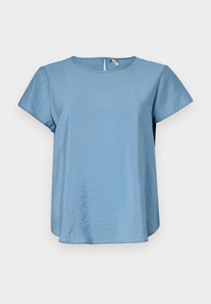 Jasnoniebieski krótki rękaw top z okrągłym dekoltem, wykonany z gładkiego materiału, posiadający subtelny połysk i zapięcie w formie łezki z tyłu.