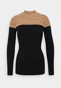Pull noir à manches longues avec une texture côtelée, présentant un motif rayé beige sur les épaules et un col montant.