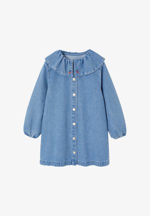 Jeans-Kleid mit langen Ärmeln, Knopfleiste, Rüschkragen und kleiner roter Kirschenstickerei an den Kragenspitzen.
