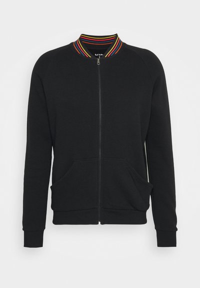 Felpa nera con zip, colletto rigato multicolore e a costine, due tasche frontali e polsini larghi. Realizzata in materiale morbido e strutturato.