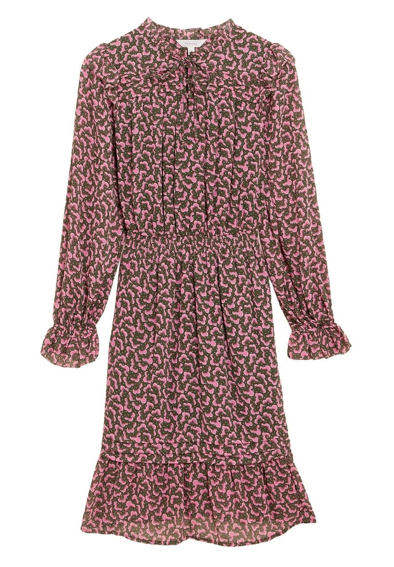 Robe à manches longues en tissu vert foncé avec un imprimé abstrait rose, dotée d'une taille froncée, de poignets à volants et d'un ourlet évasé.