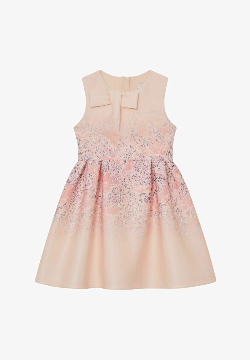 Ujjatlan ruha világos rózsaszín anyagból, masnis díszítéssel a bodzán és sötétebb rózsaszín és kék virágmintával az alján.