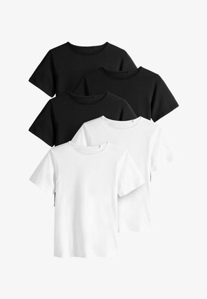 Pet osnovnih majica uključeno: dvije bijele i tri crne. Kratki rukavi, okrugli izrez. Glatka tkanina, bez vidljivih uzoraka ili ukrasa.