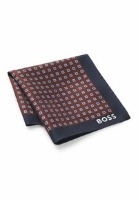 Pannetto da taschino in seta, marrone con motivo geometrico blu, bordo blu scuro, con logo "BOSS" bianco, texture liscia, stile piegato.