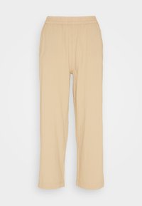 Unselected, classic sand