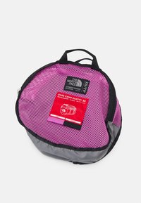 The North Face BASE CAMP DUFFEL - XS - Cestovná taška - violet crocus/black