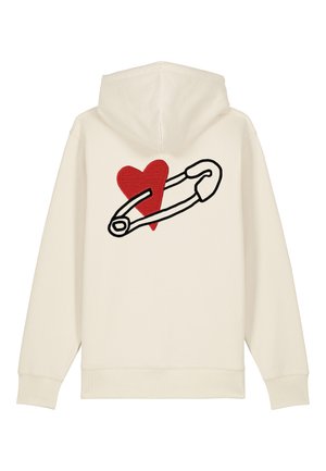 Hoodie crème avec un grand cœur rouge et un contour noir d'une épingle de sûreté, avec une texture douce et une coupe décontractée.