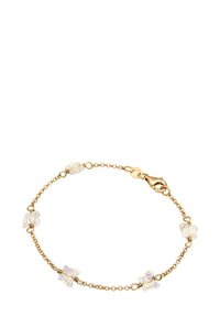 Delikat armband av guldkedja med små iriserande fjärilsberlocker och lås av typ lobster.