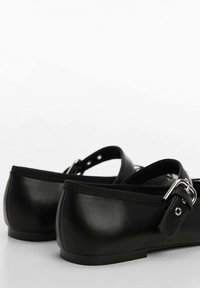 Mango Baleríny s páskem - black