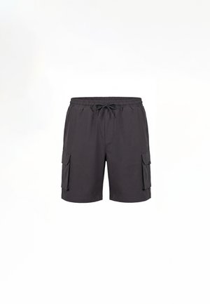 Sorte cargoshorts til knæene med elastisk talje og snøre, med to klaplommer på siderne.