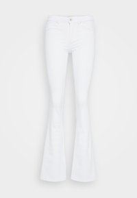 Jean flare blancs en denim coton avec une texture lisse. Comprend une fermeture à bouton et cinq poches, avec des détails de surpiqûres visibles.