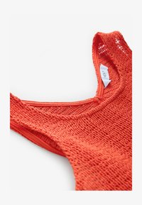 Non selezionato, red