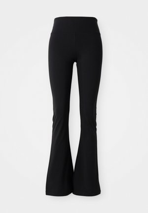 Leggings évasés noirs fabriqués en matériau extensible, dotés d'une taille haute et d'une texture lisse. Aucun motif ou quincaillerie visible.